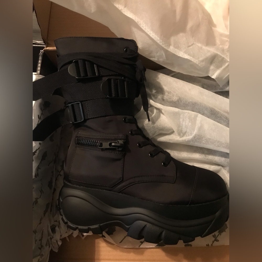 Poster Grl Dollskill Mad Hustle Boots Size 8